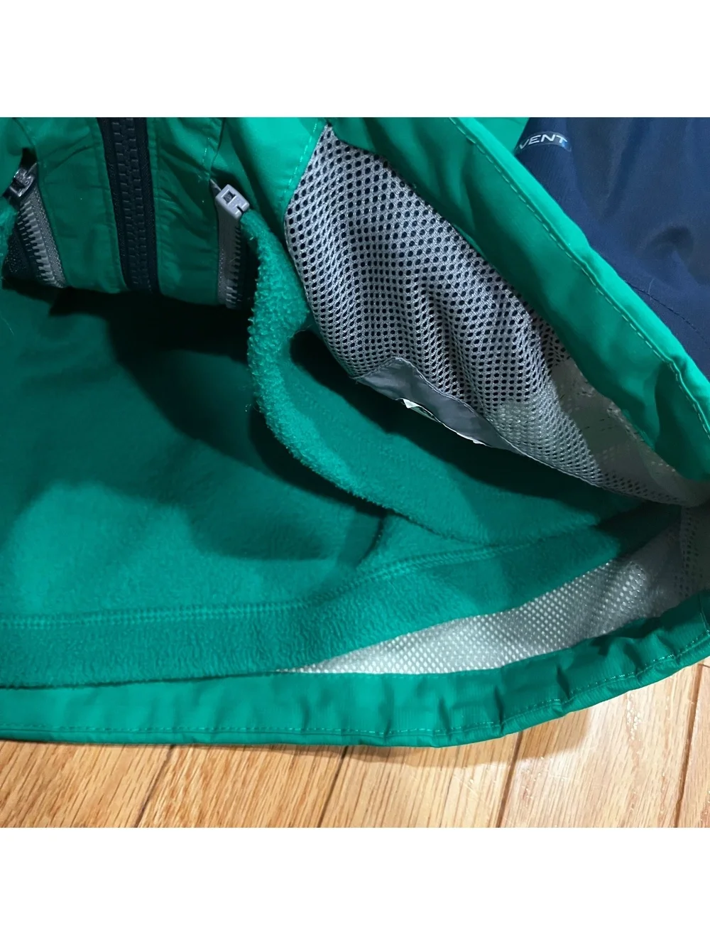 The North Face Boys' Waterproof Green and Black Jacket Size M (10/12)